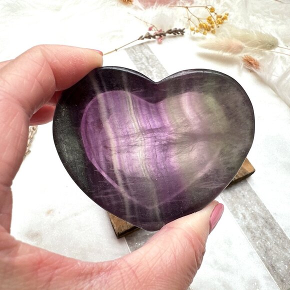 Cute Small Fluorite Heart Bowl - Picture 4 of 9